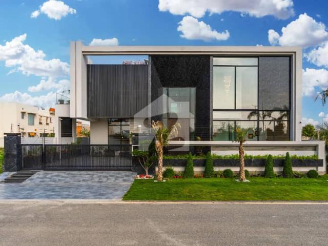22 Marla Corner House Available For Sale DHA Phase7 Near defence Raya Very Reasonable deal