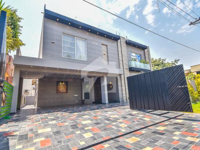 22 Marla Corner Modern Design Most Beautiful Full Basement 7 Bedroom 3 Kitchen Facing Park Bungalow For Sale At Prime Location Of DHA Lahore Near To Park Masjid & Gold Crest Mall