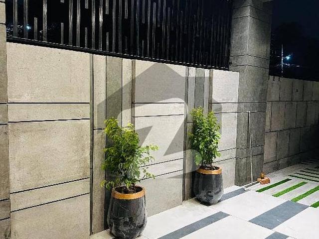 22 Marla Lavish House For Sale