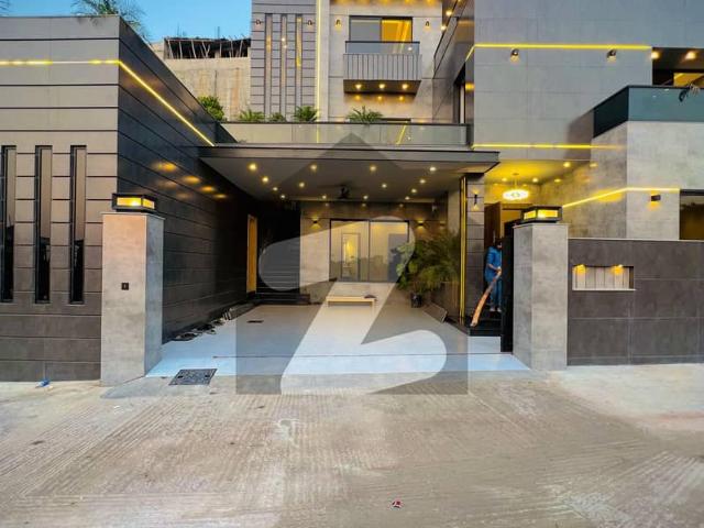 11Marla Luxury House For Sale