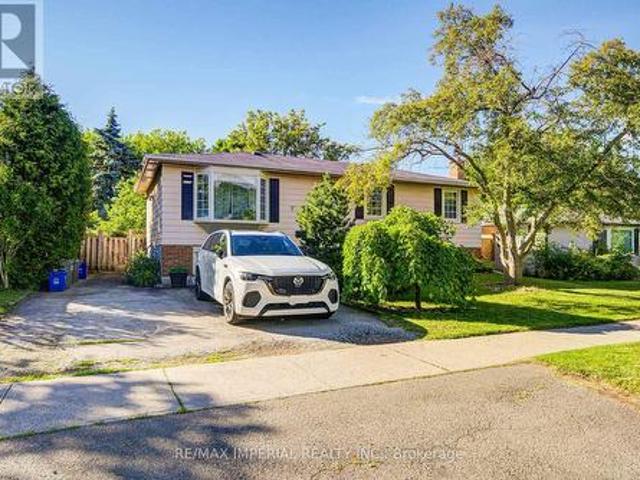 22 Miller Road, Oakville, ON, L6H 1J6 house for lease | Listing ID W13457 | Royal LePage