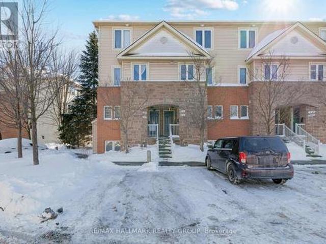 22 Strathaven Private, Ottawa, ON, K1J 1K7 townhouse for sale | Listing ID X11986 | Royal LePage