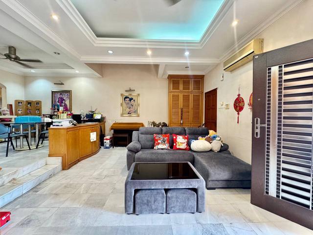 22x85 RENOVATED Double Storey Jalan Kubah Bukit Jelutong Shah Alam