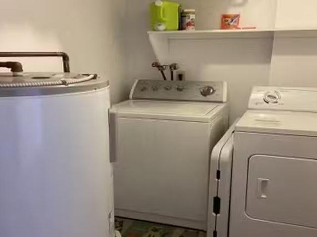 2300 Apartment 2 bedrooms in Centretown