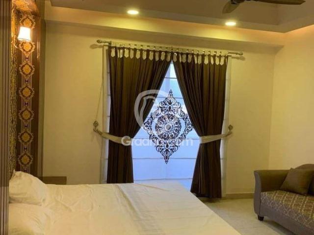 2300 Ft² Flat for Rent