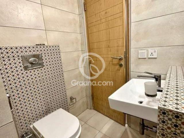 2300 Ft² Flat for Rent