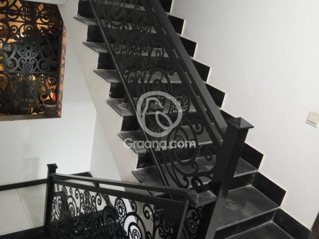 2300 Ft² Flat for Sale