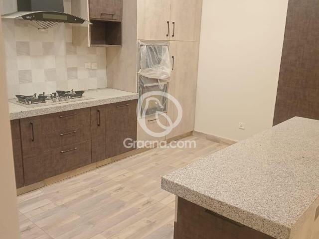 2300 Ft² Flat for Sale