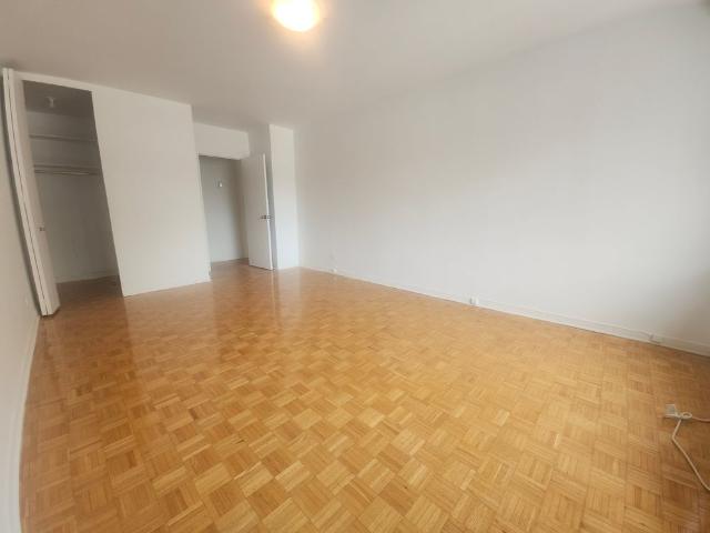 2300 Rue St Mathieu, Montréal Ville Marie, QC H3H