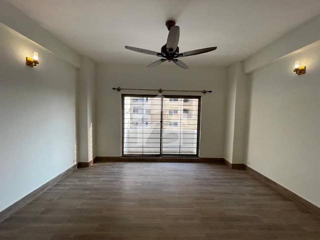 2300 Square Feet Spacious Flat Is Available In Askari 5 Sector J For sale