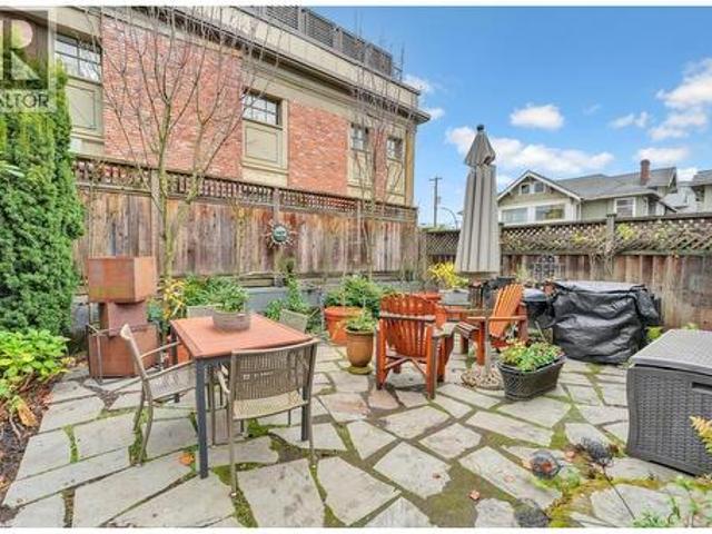 2303 W 3Rd Avenue, Vancouver, BC, V6K 1L6 house for sale | Listing ID R3108 | Royal LePage