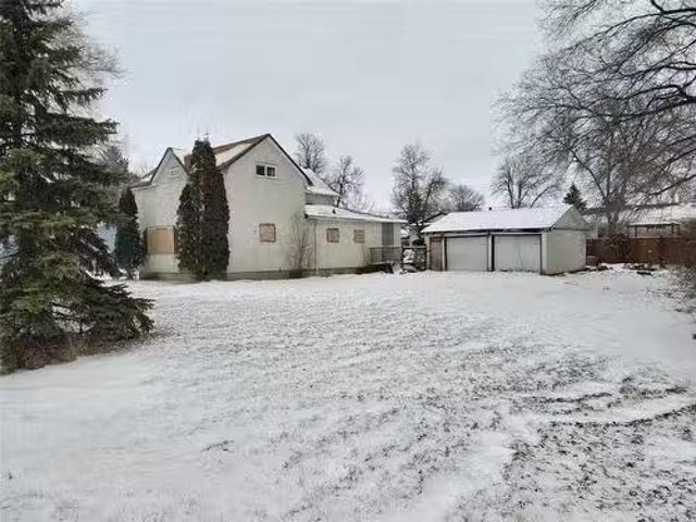 230 3Rd Avenue S, Niverville, MB, R0A 0A1 vacant land for sa.