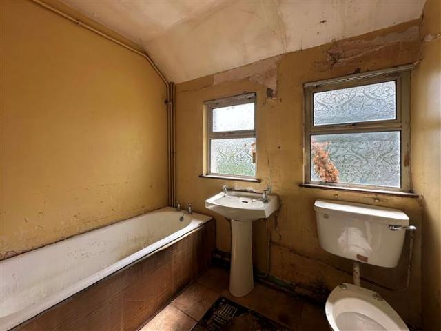 230,000 | 81 Drumfinn Avenue, Ballyfermot, Dublin 10 Doran Estates Auctioneers & Property Management 5017 MyHome. Ie Residential