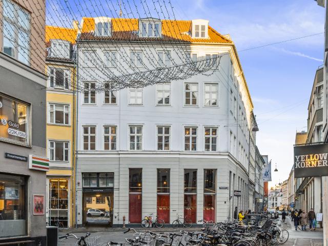 230 kvm. kontor med udsigt i hyggeligt område nær Strøget