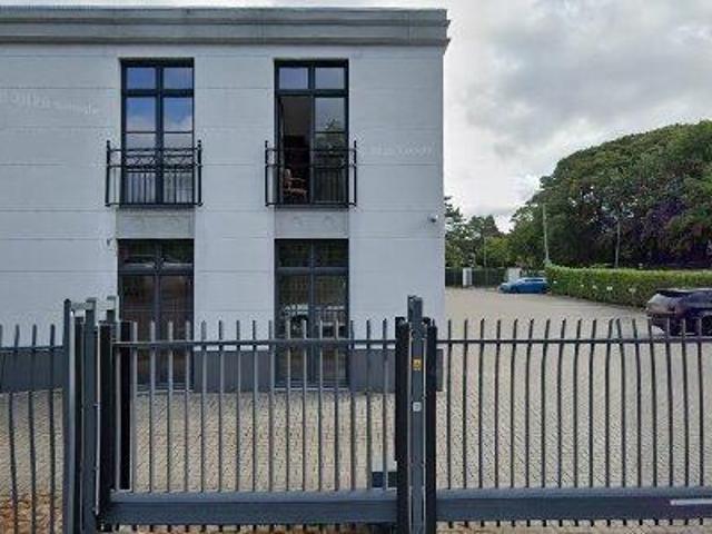 230 m2 office space for rent in Heemstede