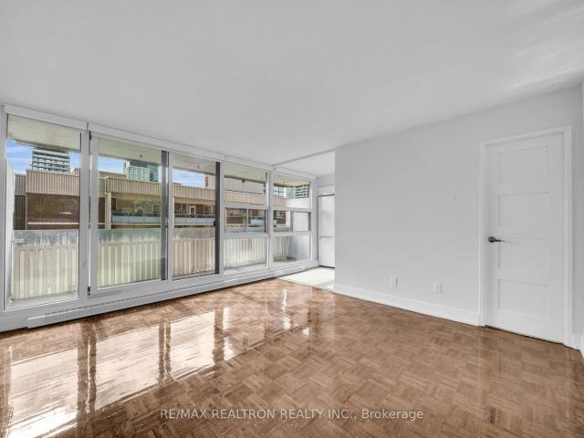 2316 33 Isabella Street, Toronto | Expired, C12631 | Condos. Ca