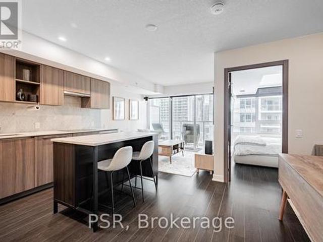 2310 19 Bathurst Street, Toronto, ON, M5V 0N2 condo for sale | Listing ID C12012 | Royal LePage