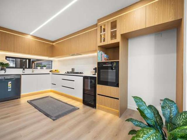 2/31 Akoranga Drive, Northcote, North Shore City