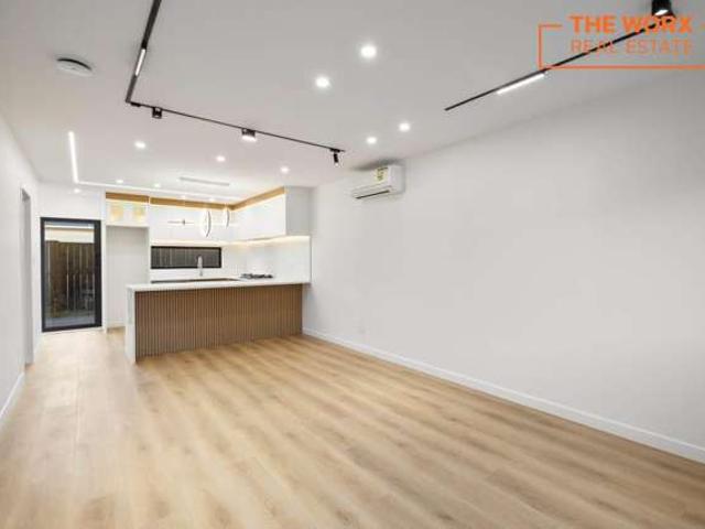 2/31 Akoranga Drive, Northcote, North Shore City