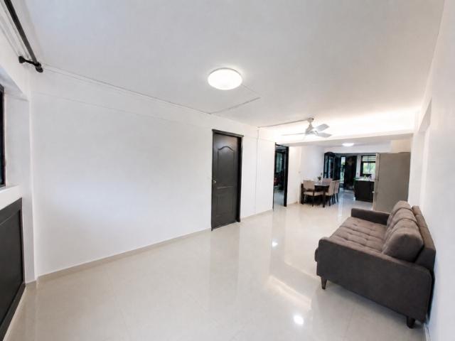 231 Lorong 8 Toa Payoh HDB Apartment For Sale, $425,000, 2 Bed 2 Bath 818 sqft $520.00 psf