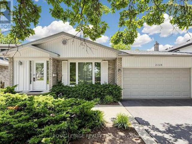 2328 Yolanda Drive, Oakville, ON, L6L 2H6 house for lease | Listing ID W13546 | Royal LePage