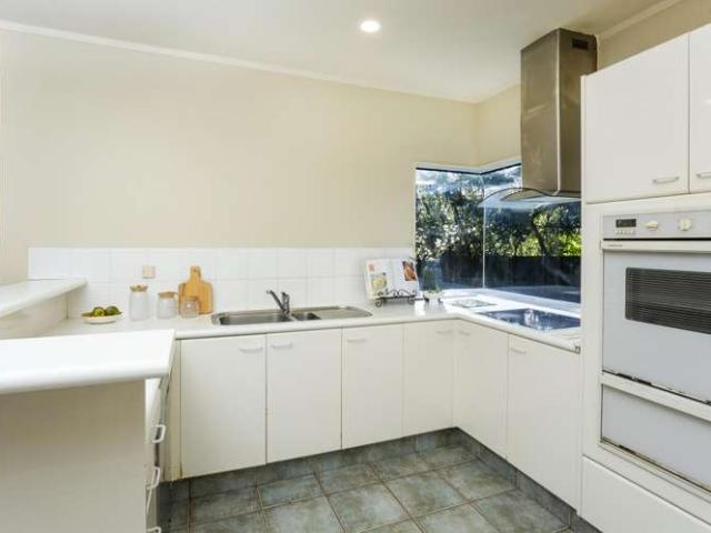 2/32 Centorian Drive, Windsor Park, North Shore City