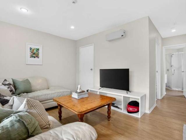 23/3 The Avenue, Albany, North Shore City