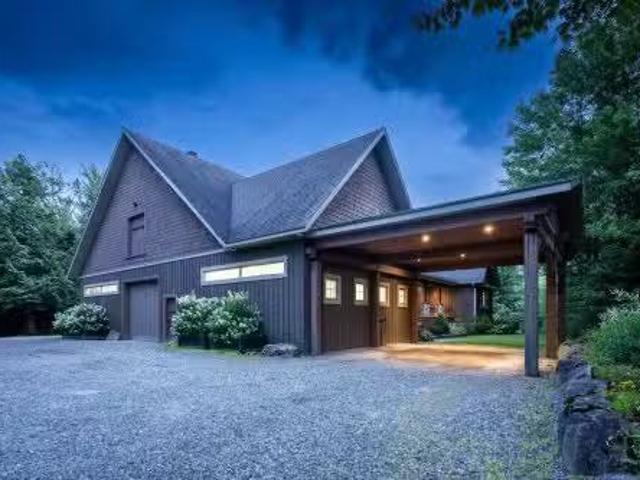 234 Ch. George Bonnallie, Eastman, QC, J0E 1P0 Luxury House.