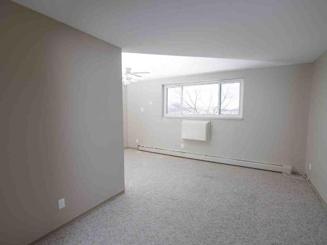 234 Moray Street 1 Bedroom Apartment for Rent at 234 Moray St, Winnipeg, MB R3J 3A3 Booth