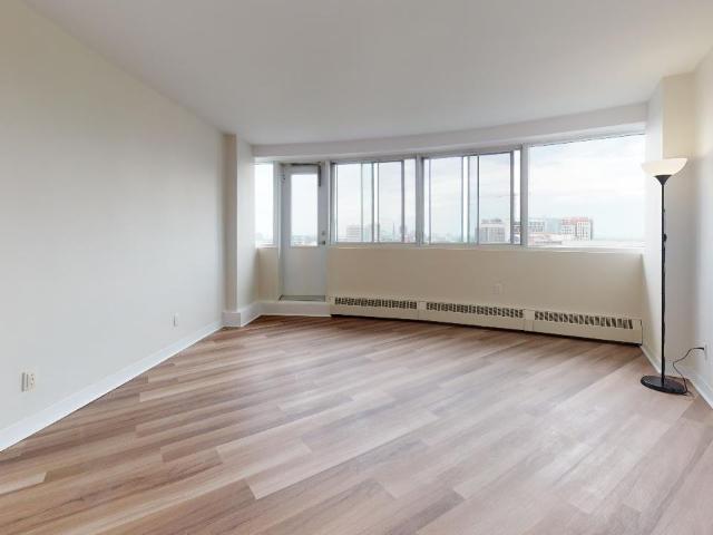 235 Sherbrooke Studio Apartment for Rent at 235 Rue Sherbrooke O, Montréal, QC H2X 1X8 Milton Parc