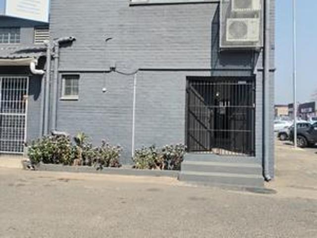 235 sqm retail and office to let in.