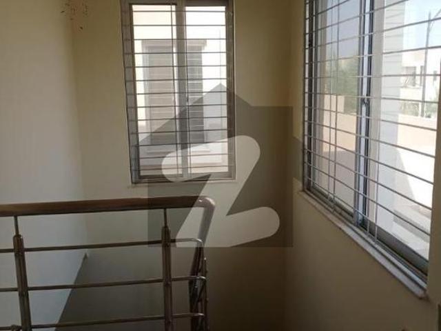 235sq yd 3 Bedrooms Luxury Villa is Available FOR RENT. 10km from Entrance of BTK. 3 Bed DDL 1 Kitchen Bahria Town Precinct 27