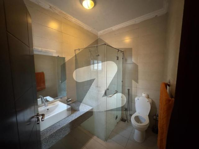 235sq yd villa FOR SALE in Precinct 27 adjacent to JINNAH AVENUE. One Unit 3 Bedrooms, Drawning, Dining, Closed Italian Kitchen & TV Lounge. All amenities nearby including Parks, Mosques and Gallery. 10min Drive from Main Gate of Bahria Town Karachi. Bahria Town Precinct 27