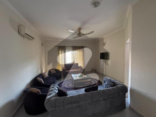 235sq yd villa for sale in precinct 27 near london bridge & jinnah avenue. One Unit 3 Bedrooms, Drawning, Dining, Closed Italian Kitchen & TV Lounge. All amenities nearby including Parks, Mosques and Gallery. 10min Drive from Main Gate of BTK. Bahria Town Precinct 27