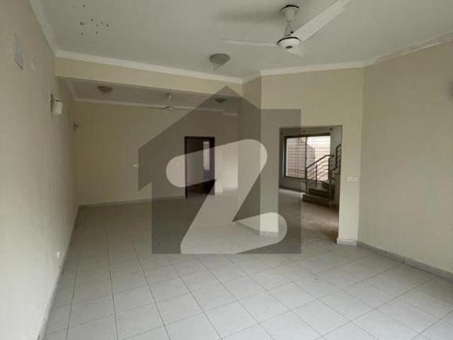 235sq yd Villas at Precinct 31 Close to Gallery and Mosque are Available FOR SALE Bahria Town Precinct 31