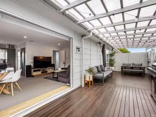 2/360 Bucklands Beach Road, Bucklands Beach, Manukau City