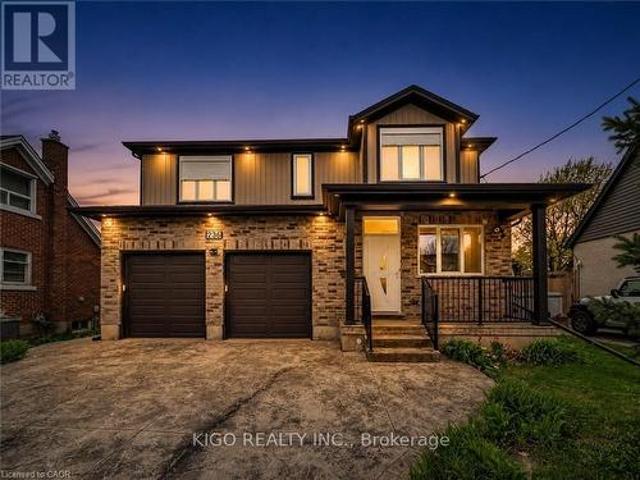 236 Neilson Avenue, Waterloo, ON, N2J 2M3 house for sale | Listing ID X13231 | Royal LePage