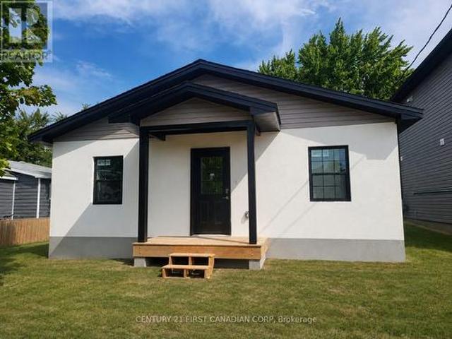 2388 Boswell Street, St. Clair, ON, N0N 1B0 house for lease | Listing ID X13723 | Royal LePage