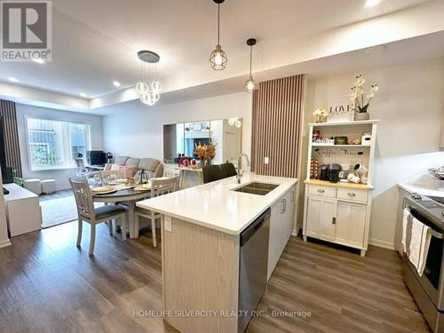 238 121 Honeycrisp Crescent, Vaughan, ON, L4K 0N7 townhouse for sale | Listing ID N12257 | Royal LePage