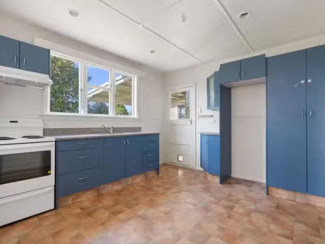 238 High Street North, Carterton, Carterton