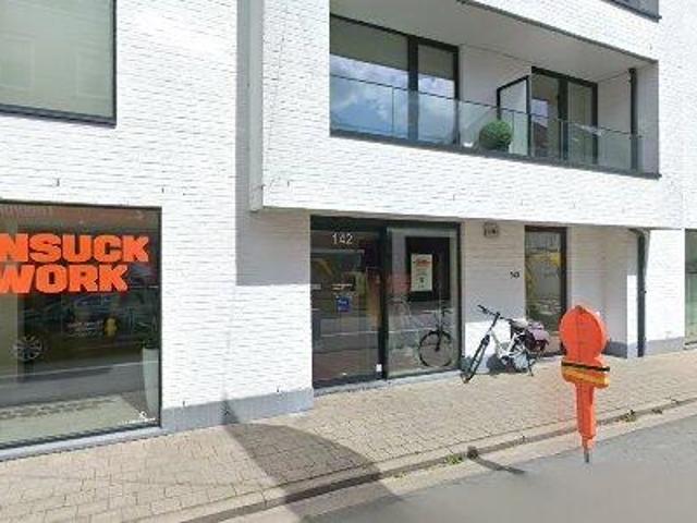 238 m2 office space for rent in Waregem