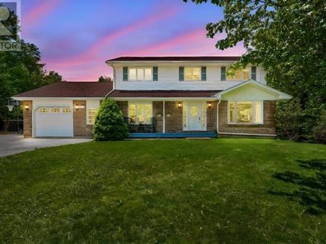 239 Evergreen Court, Hammonds Plains, NS, B4B 1K4 Luxury House for sale | Listing ID 202614 | Royal LePage Carriage Trade Luxury Properties