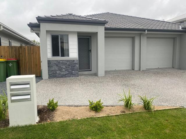2/39 Fountain Street, PIMPAMA, QLD 4209