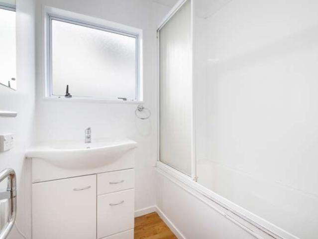 2/7 Taurus Crescent, Beach Haven, North Shore City