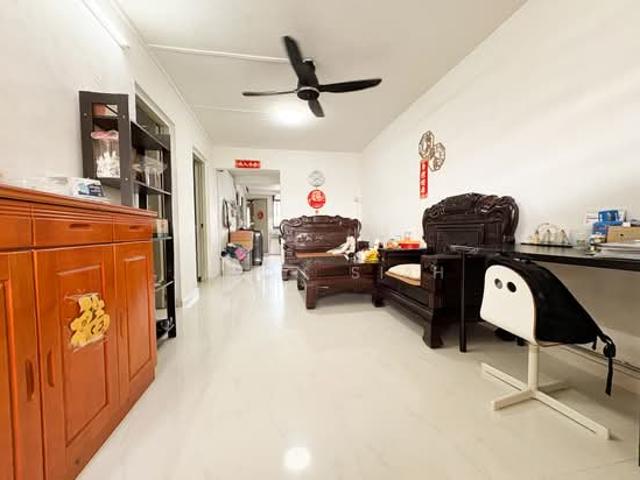 27 Toa Payoh East HDB Apartment For Sale, $360,000, 2 Bed 2 Bath 721 sqft $499.00 psf