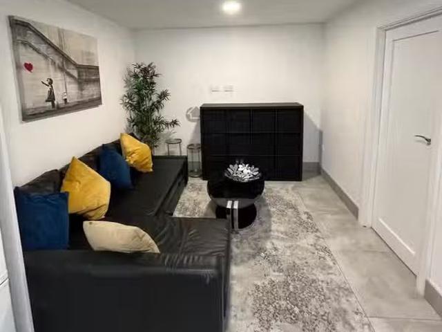 27 A, Crumlin, Dublin 12 is for rent