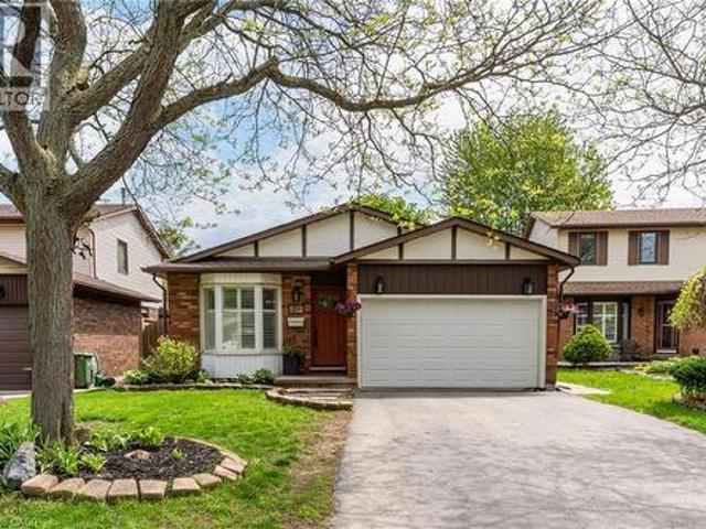 27 Bloomsbury Court, Ancaster, ON, L9G 4L5 house for sale | Listing ID 40833 | Royal LePage