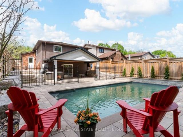 27 Bloomsbury Court, Hamilton, ON, L9G 4L5 house for sale | Listing ID X13458 | Royal LePage
