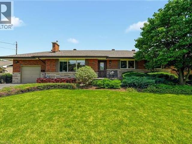 27 Brentwood Drive, Stoney Creek, ON, L8G 2W9 house for sale | Listing ID 40843 | Royal LePage