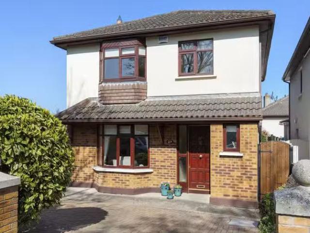 27 Carysfort Woods, Blackrock, Co. Dublin, A94EC90 is for sale